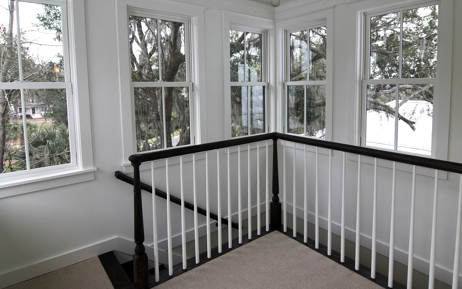 Minimalism Meets Tradition Home - Image 11