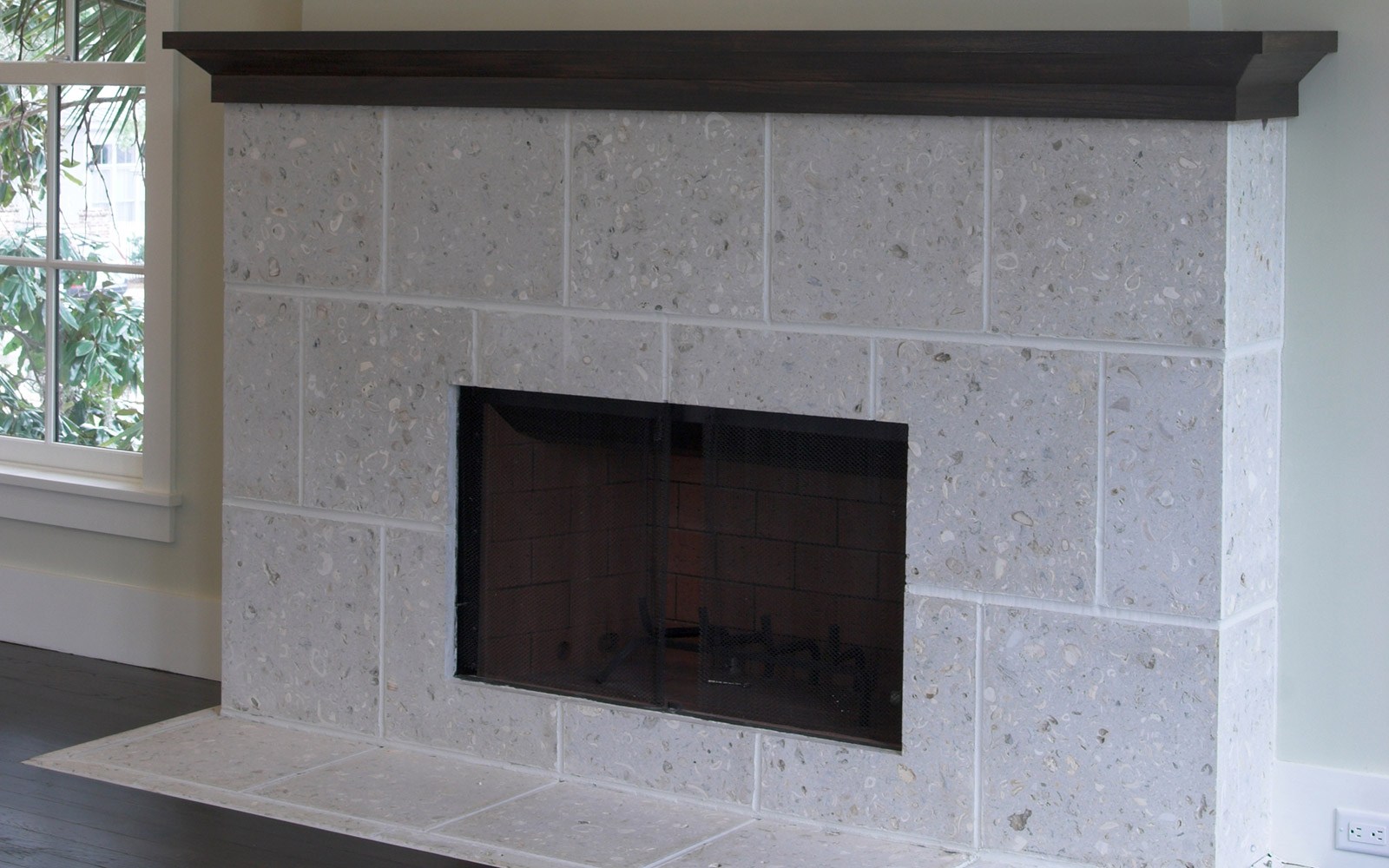 Minimalism Meets Tradition Home - Image 18