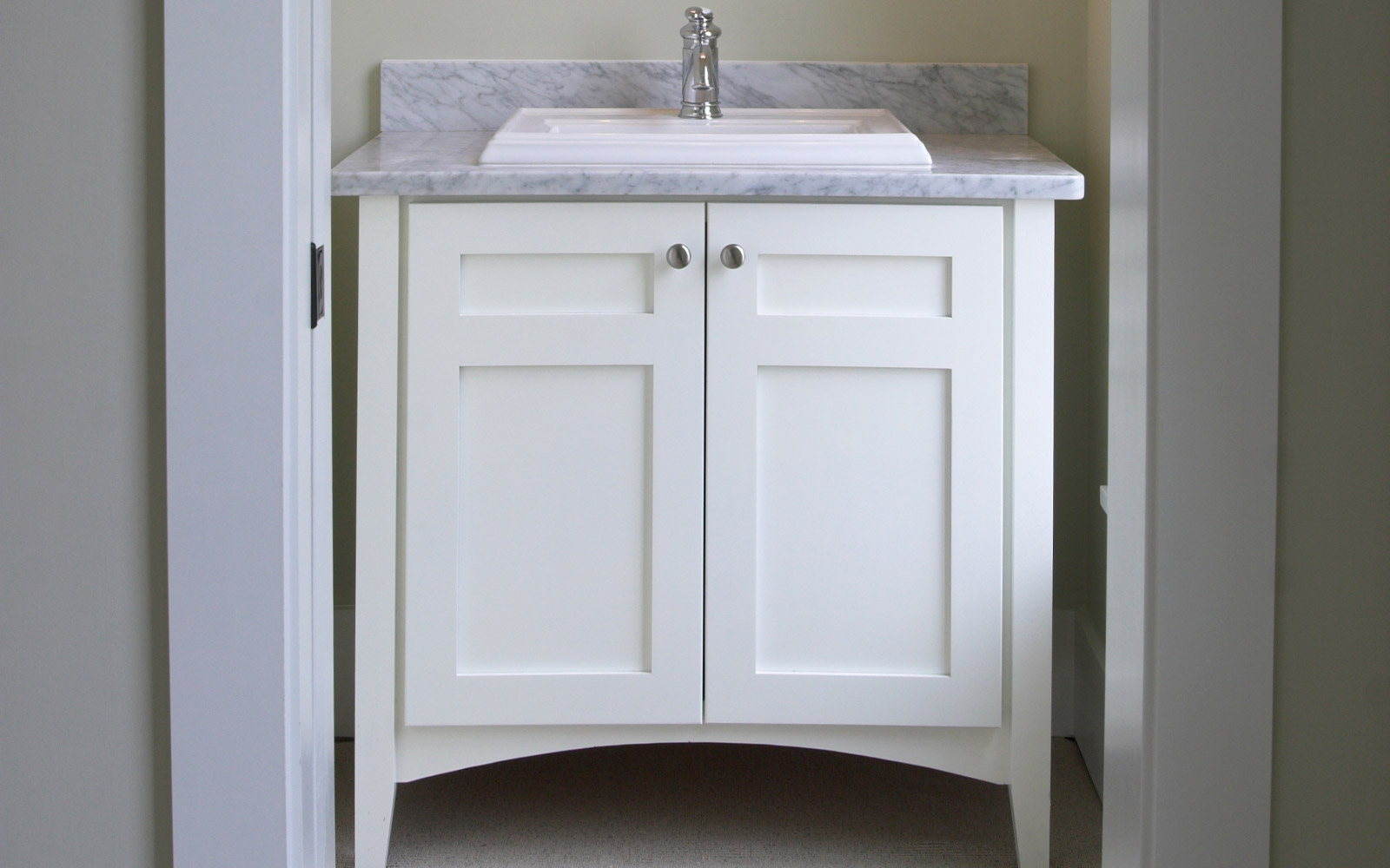 Minimalism Meets Tradition Home - Image 23