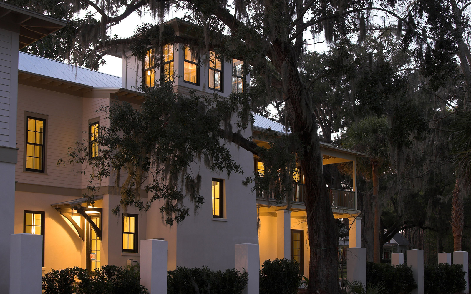 Minimalism Meets Tradition Home - Image 3