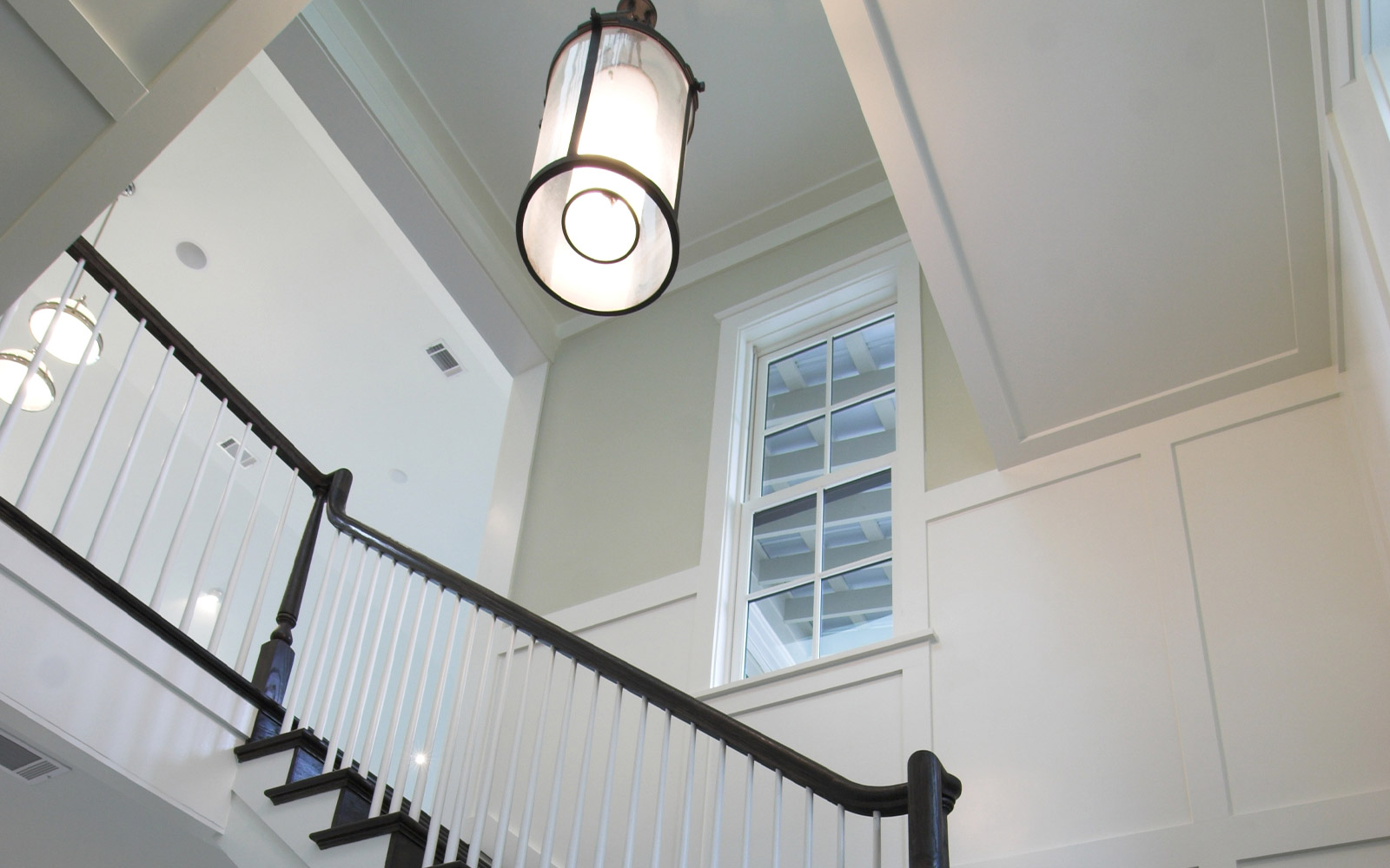 Minimalism Meets Tradition Home - Image 8