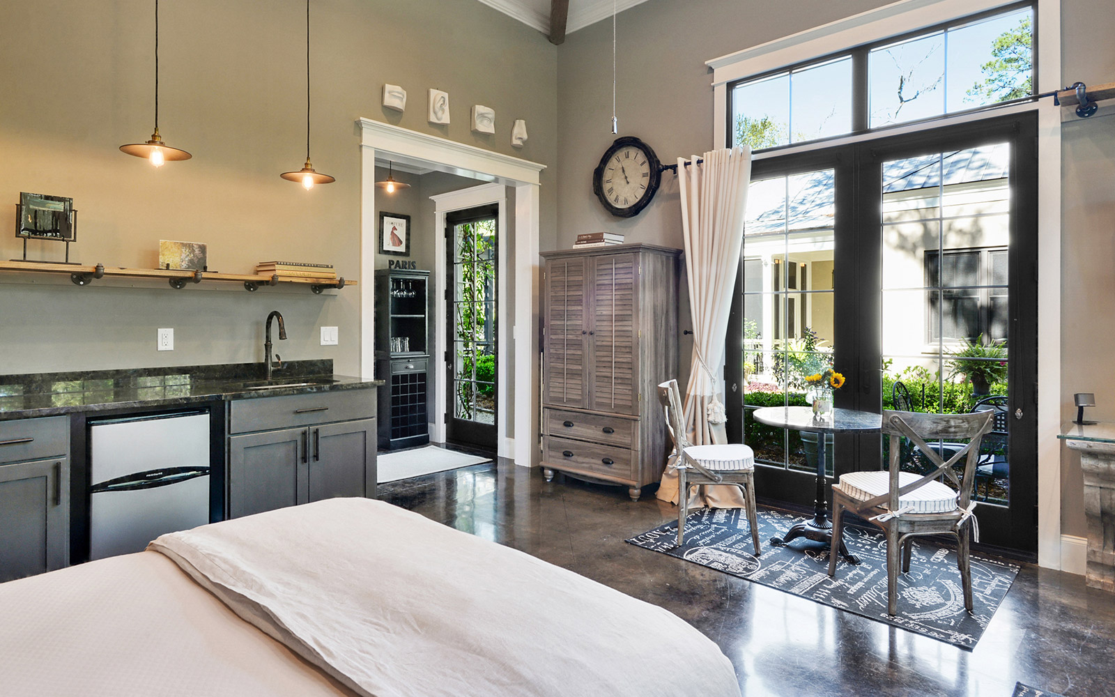 Rustic Garden Studio Home - Image 17