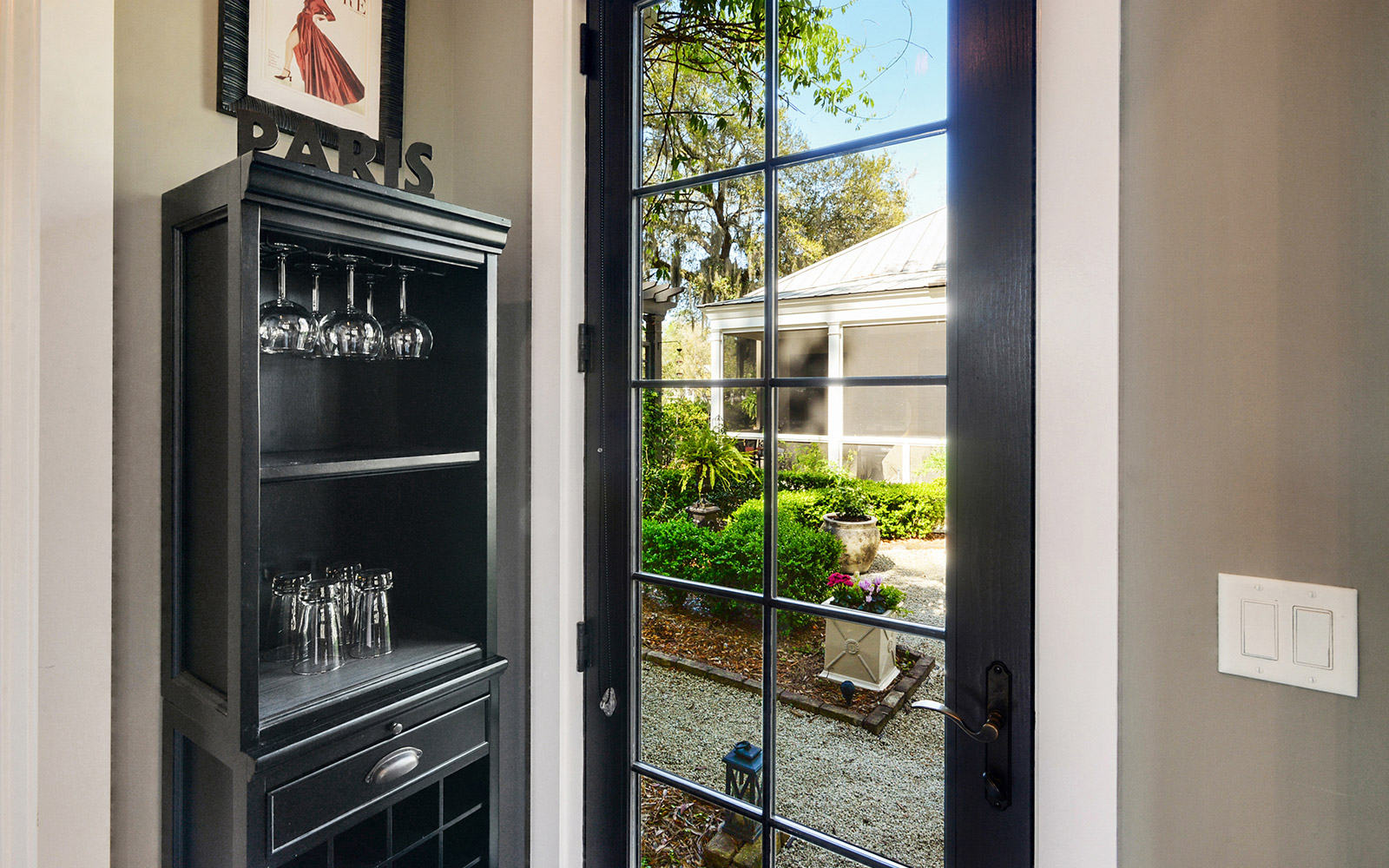 Rustic Garden Studio Home - Image 18