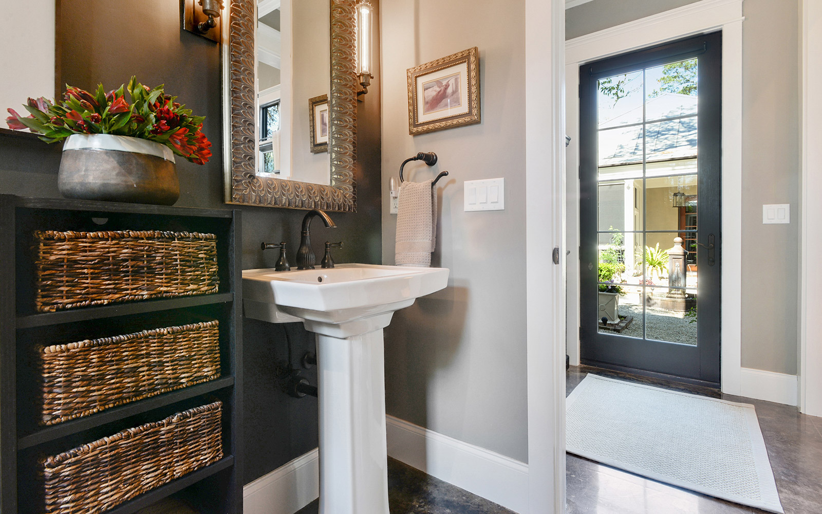 Rustic Garden Studio Home - Image 21