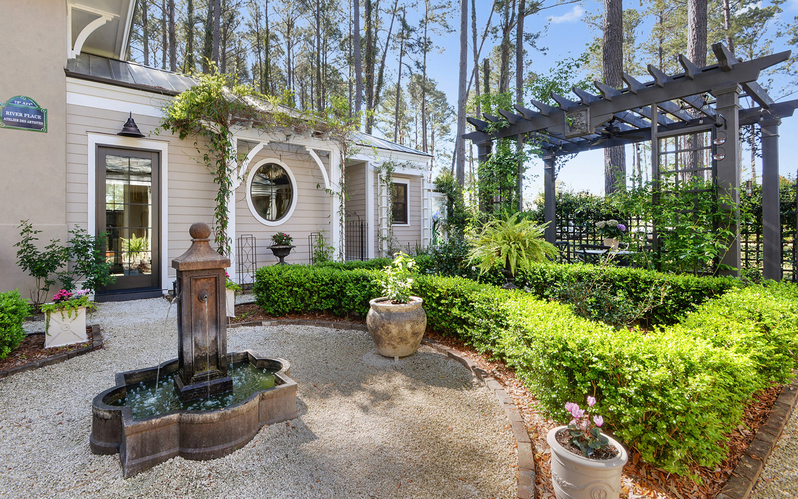 Rustic Garden Studio Home - Image 5