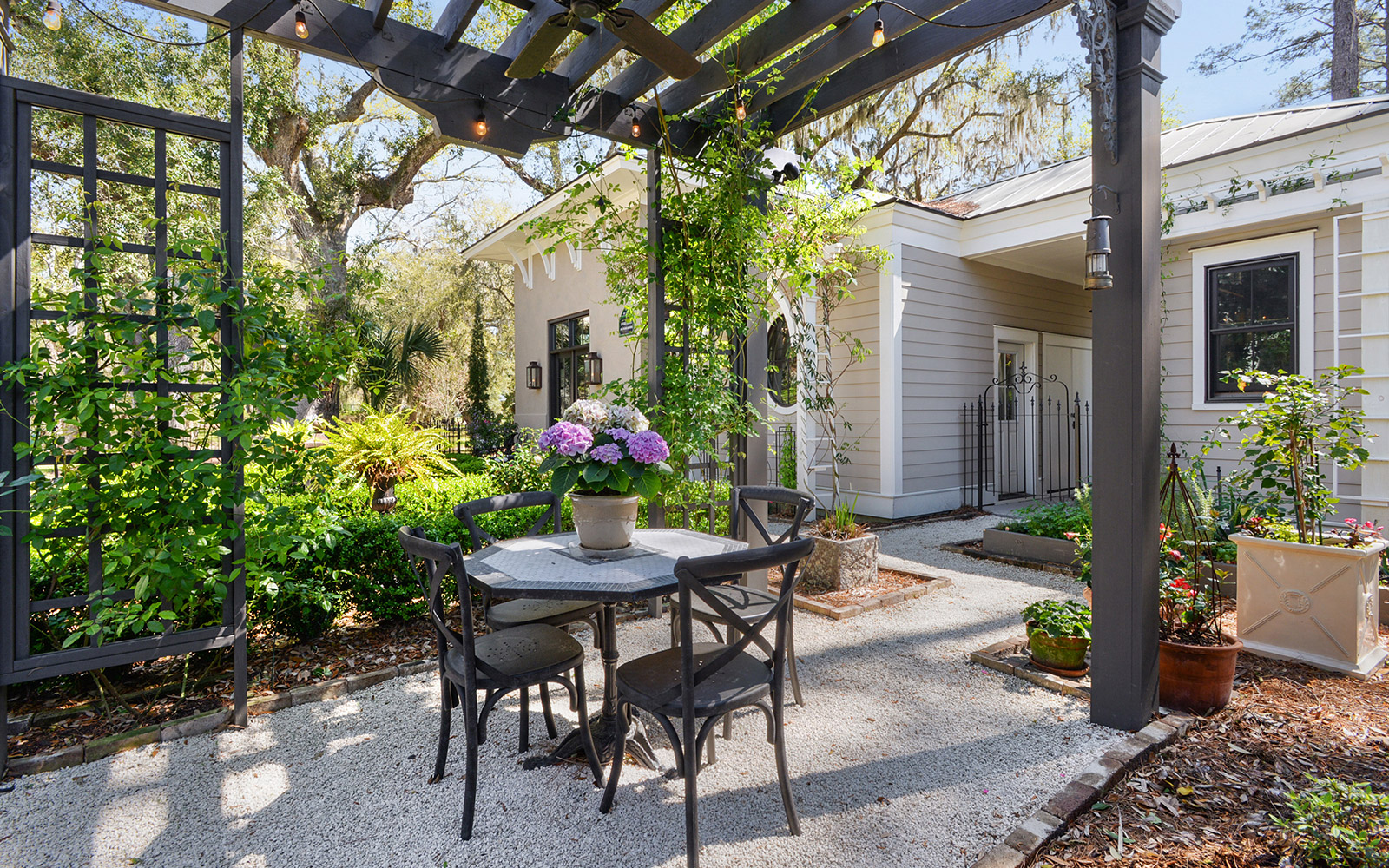 Rustic Garden Studio Home - Image 6