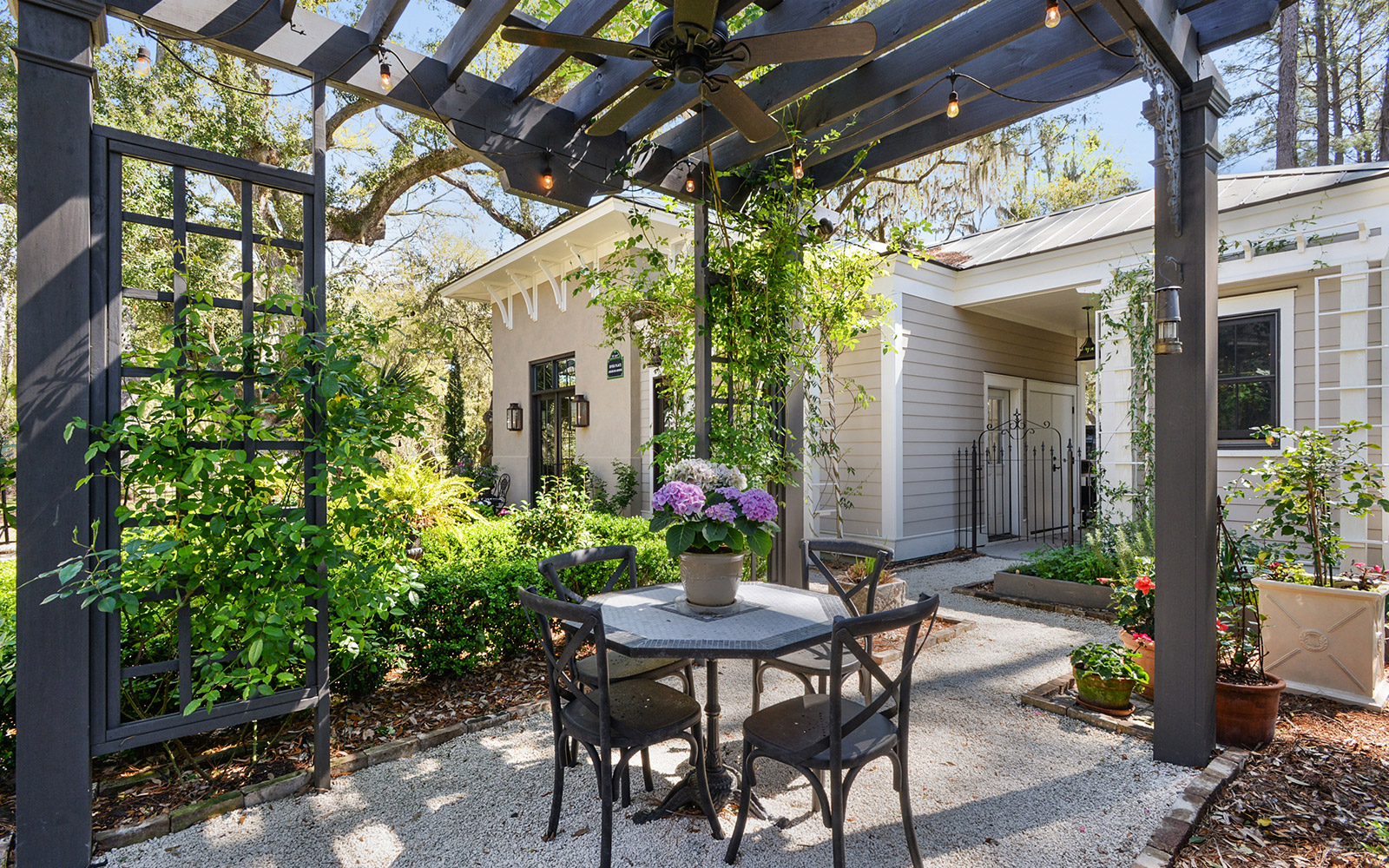 Rustic Garden Studio Home - Image 7